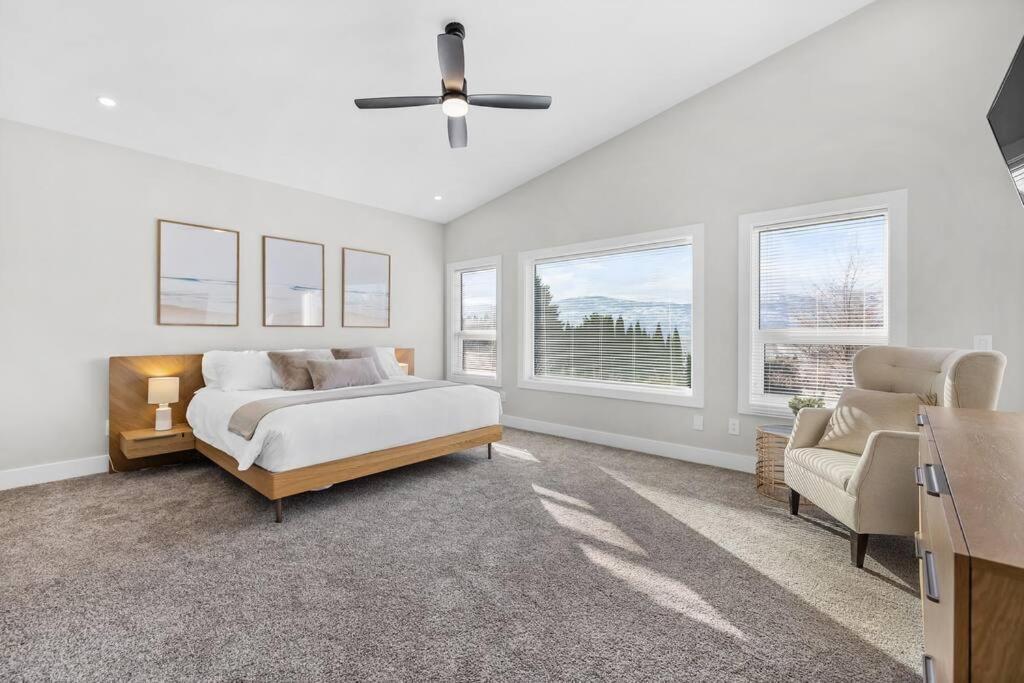 Luxurious 5 Bedroom House With Pool & Sauna West Kelowna Exterior foto