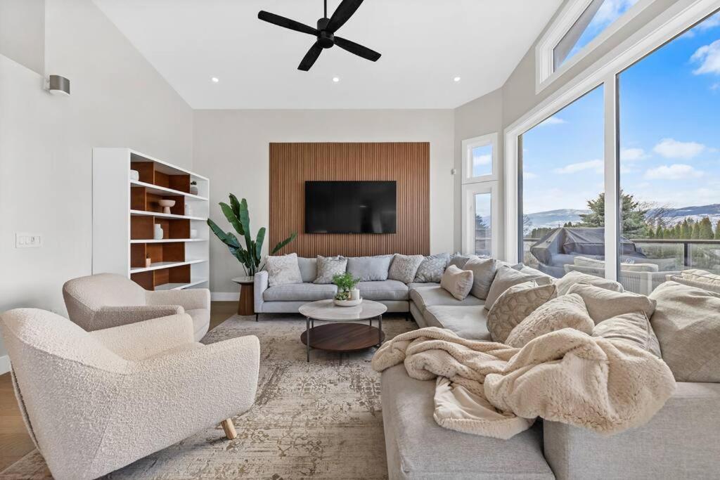 Luxurious 5 Bedroom House With Pool & Sauna West Kelowna Exterior foto