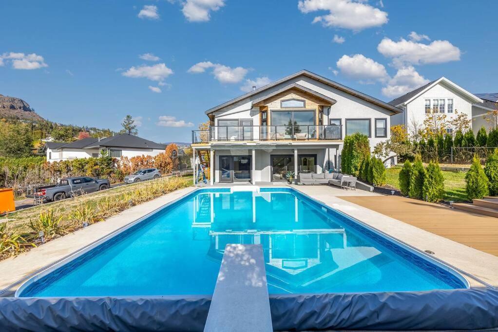 Luxurious 5 Bedroom House With Pool & Sauna West Kelowna Exterior foto