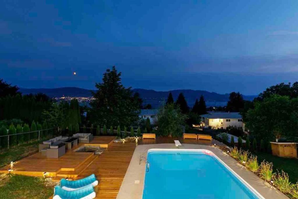 Luxurious 5 Bedroom House With Pool & Sauna West Kelowna Exterior foto