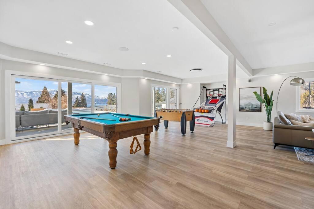 Luxurious 5 Bedroom House With Pool & Sauna West Kelowna Exterior foto